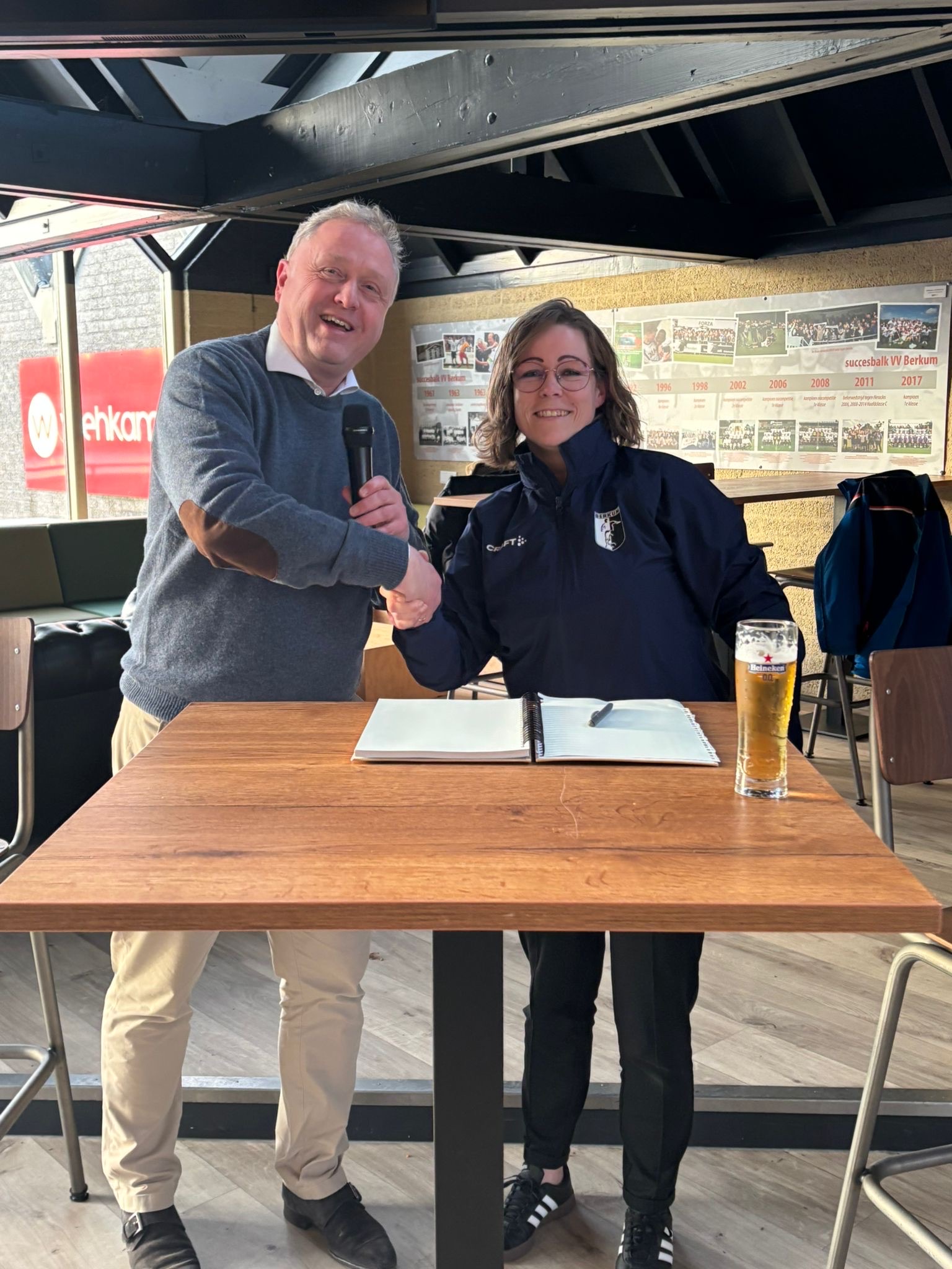 Trainster Linda Nijmeijer verlengt bij VR1