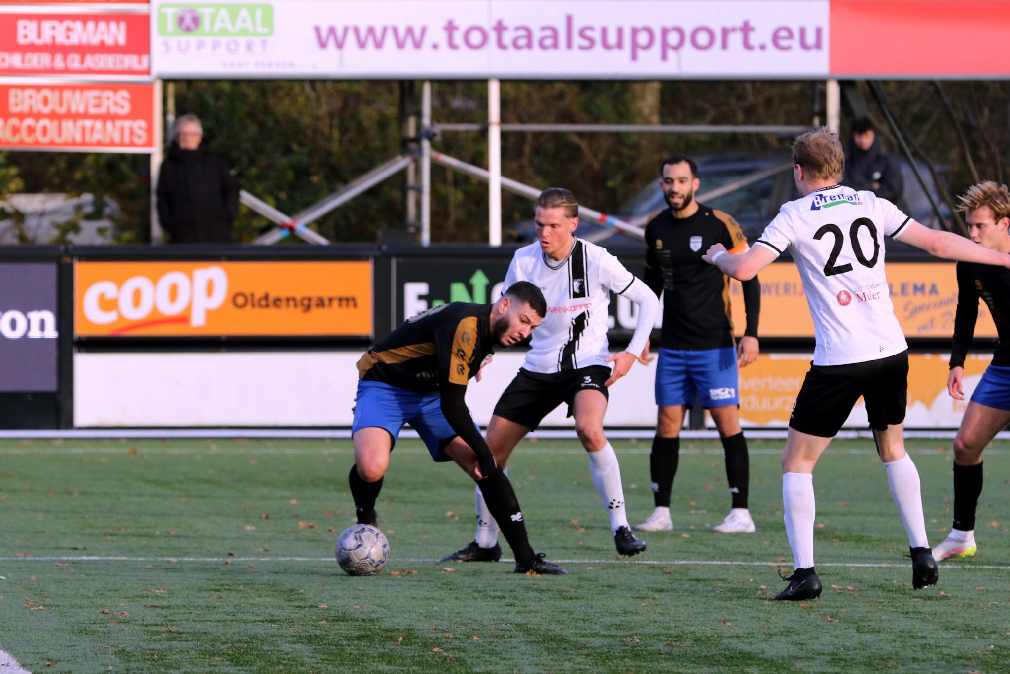 Berkum pijnlijk onderuit tegen Unicum